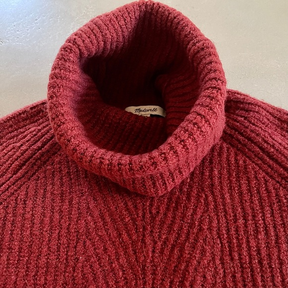 Madewell fuzzy Turtleneck in Coppery rust - Picture 4 of 9